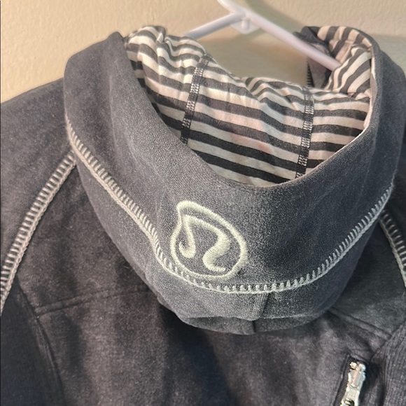 Lululemon Athletica Rare Special Edition - Picture 7 of 9